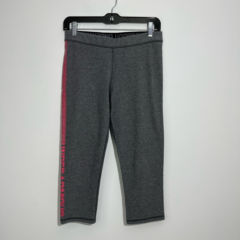 UNDER ARMOUR Women’s Medium Gray/ Pink Capri Leggings.